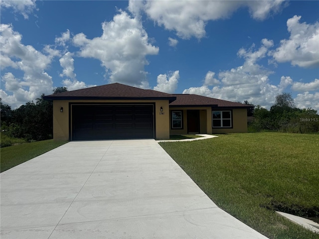 view of front facade featuring a garage and a front lawn