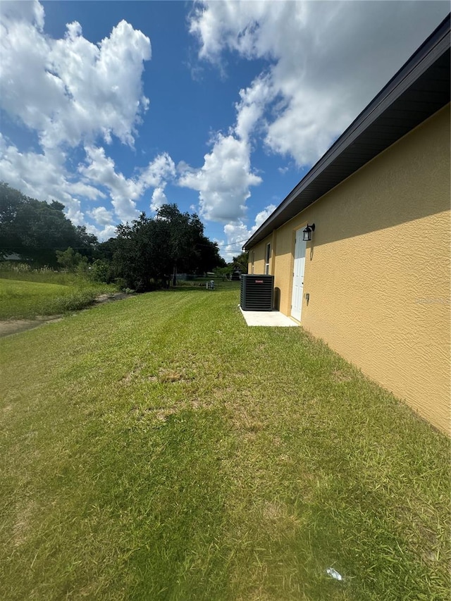 view of yard featuring central AC unit