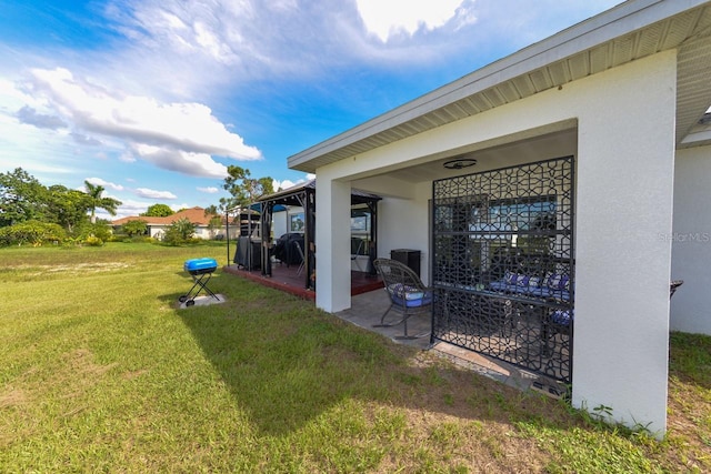 view of yard with a patio