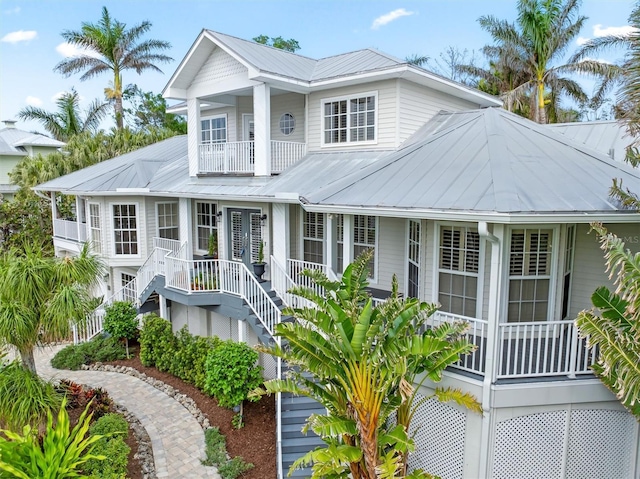 view of front of home featuring a balcony