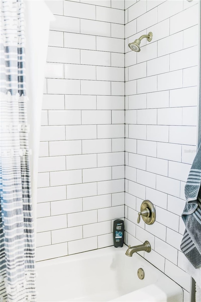 bathroom featuring shower / bath combo