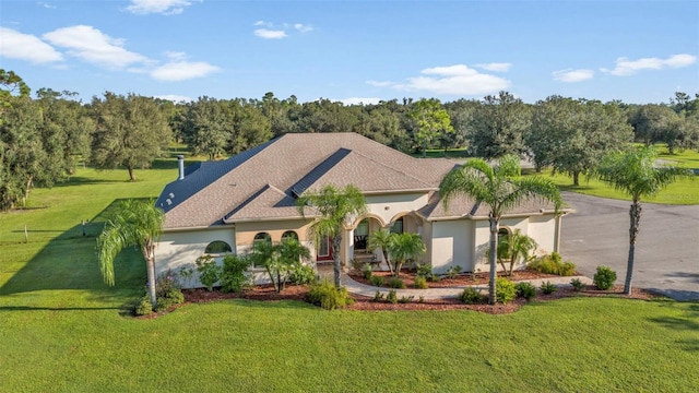 view of front of home featuring a front lawn