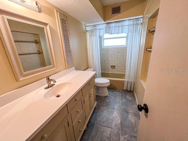 full bathroom with a textured ceiling, vanity, shower / bath combo, and toilet