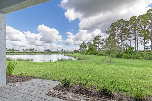 view of yard featuring a water view