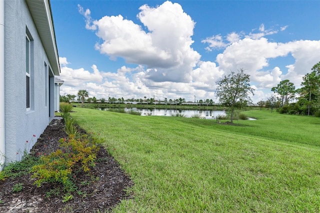 view of yard featuring a water view