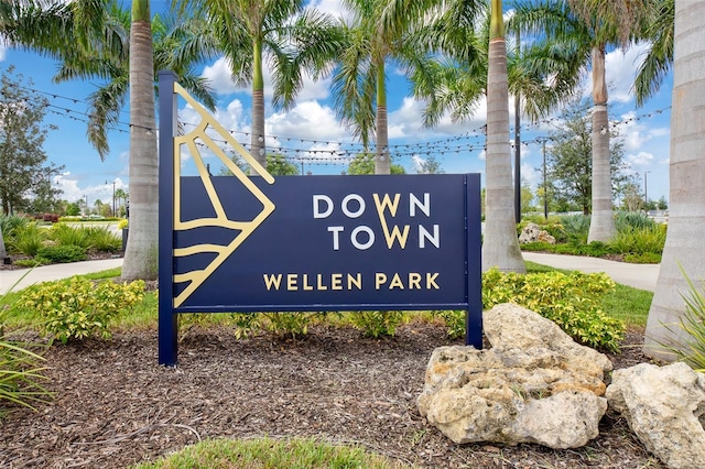 view of community / neighborhood sign