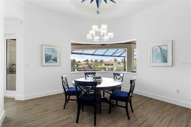 dining area featuring a chandelier, dark hardwood / wood-style floors, and crown molding