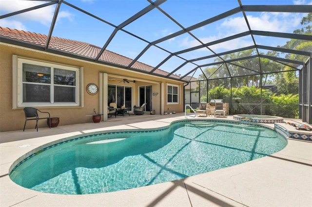 view of pool featuring a lanai, an in ground hot tub, ceiling fan, and a patio