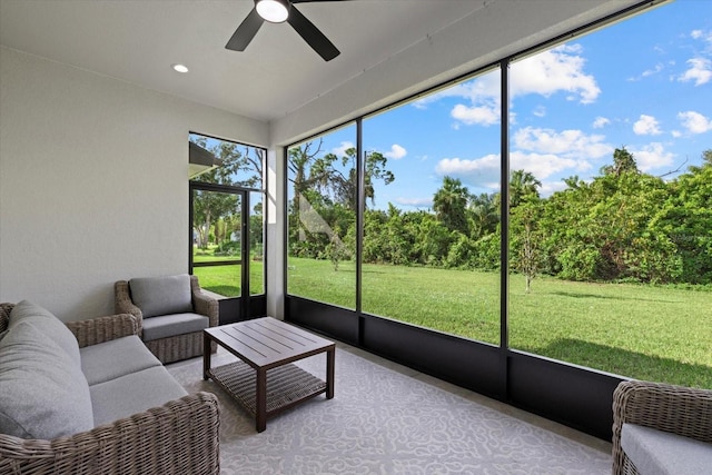 sunroom with ceiling fan