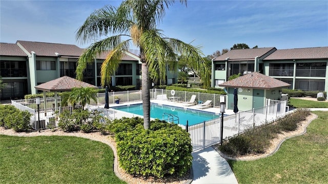 view of swimming pool featuring a yard