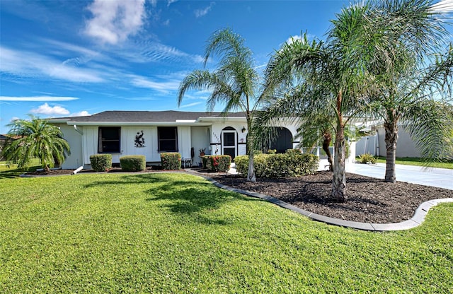 ranch-style house featuring a front yard