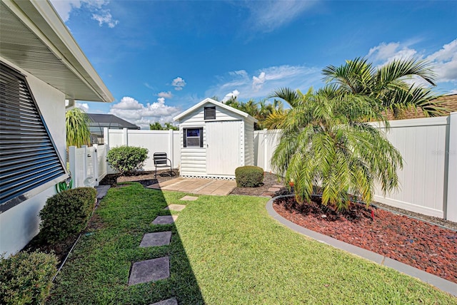 view of yard featuring a storage shed