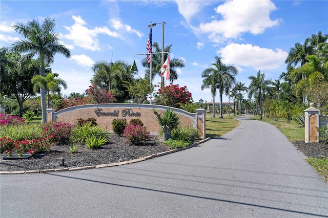 view of community / neighborhood sign