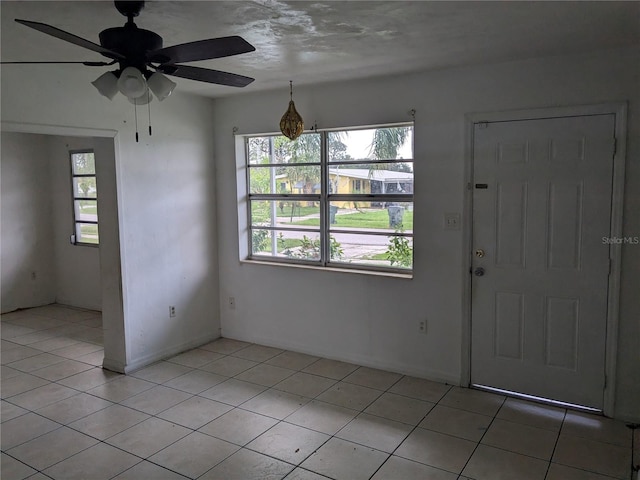 foyer entrance featuring light tile patterned floors and ceiling fan