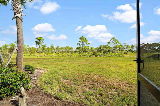 view of yard featuring a rural view