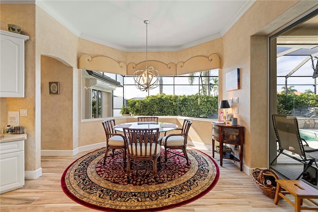 dining room featuring light hardwood / wood-style floors, crown molding, and a notable chandelier