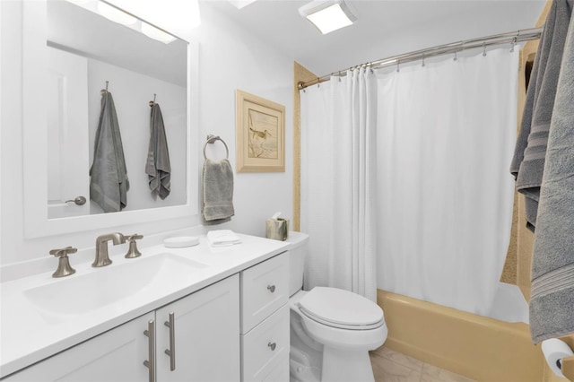 full bathroom with shower / bath combination with curtain, vanity, and toilet