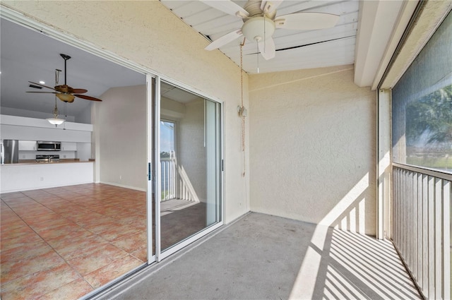 balcony featuring ceiling fan