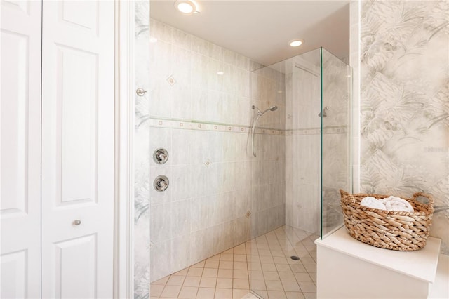 bathroom featuring tiled shower