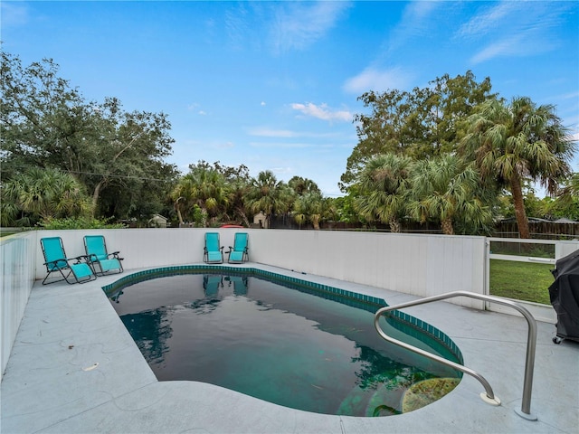 view of swimming pool featuring a patio