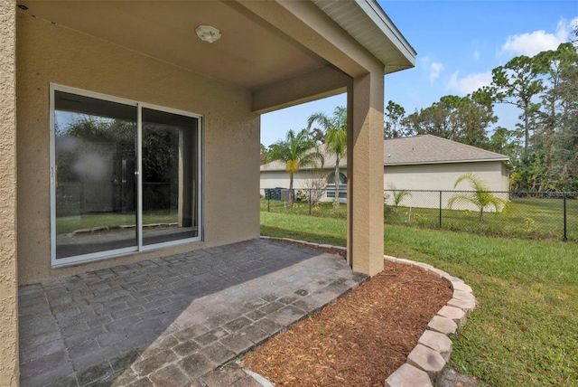 view of yard featuring a patio