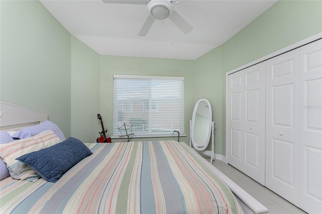 bedroom featuring ceiling fan and a closet