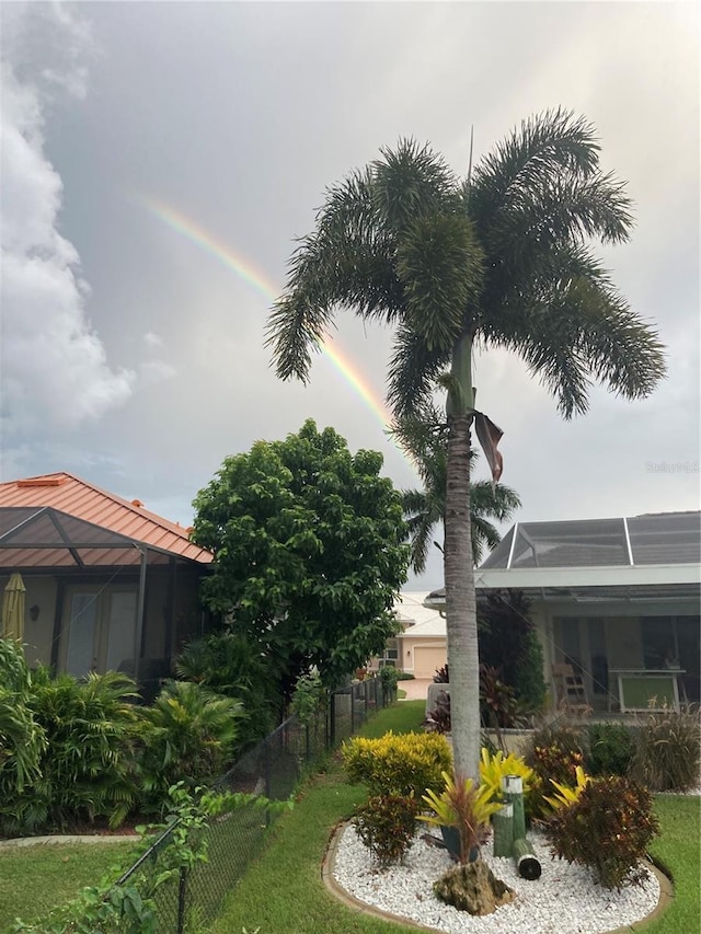 view of yard with a lanai