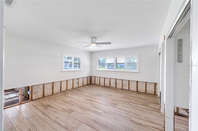 empty room featuring light wood-type flooring and ceiling fan