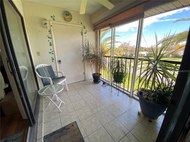 sunroom / solarium featuring ceiling fan