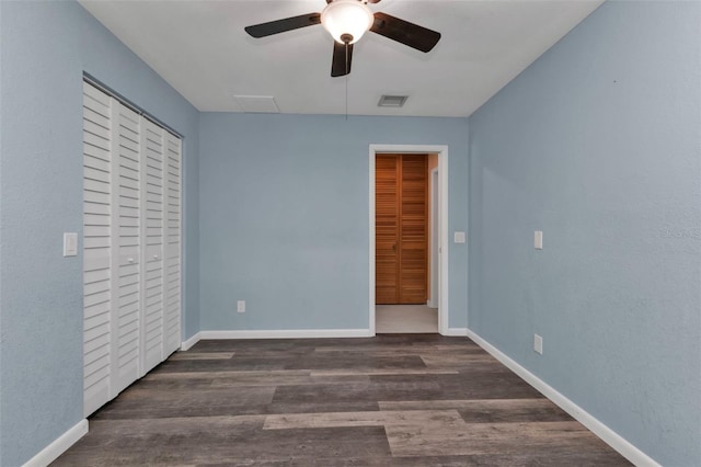 unfurnished bedroom with dark wood-type flooring and ceiling fan