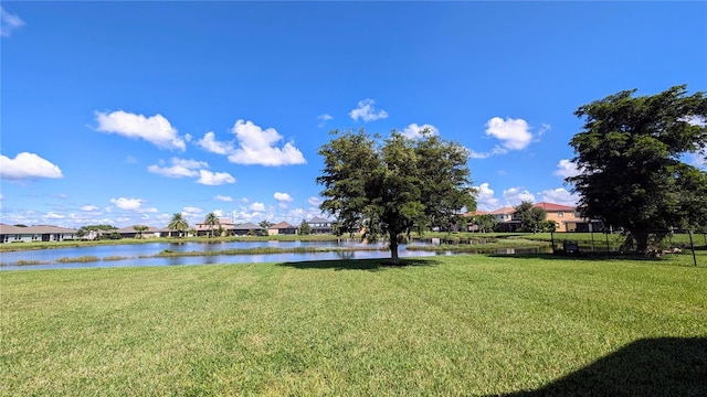 view of yard featuring a water view