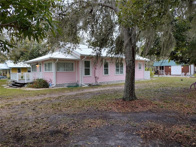 ranch-style home with a front yard