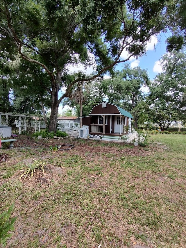 view of front facade with a front lawn