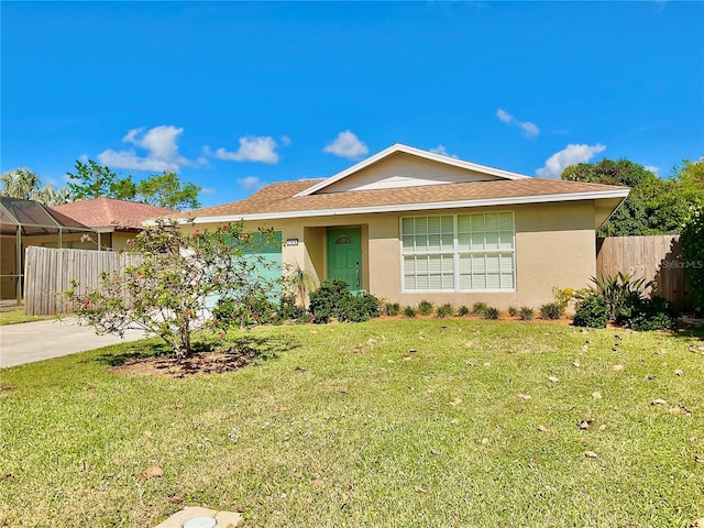 ranch-style home featuring a front lawn