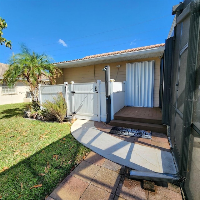 entrance to property featuring a yard