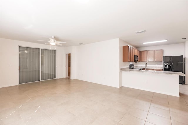 kitchen featuring sink, black appliances, kitchen peninsula, and ceiling fan