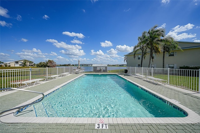 view of swimming pool