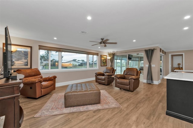 living area featuring recessed lighting, baseboards, visible vents, and ornamental molding