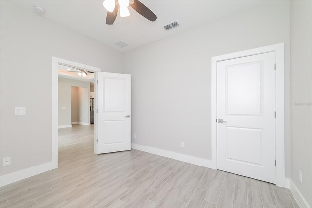 unfurnished room with light hardwood / wood-style flooring and ceiling fan