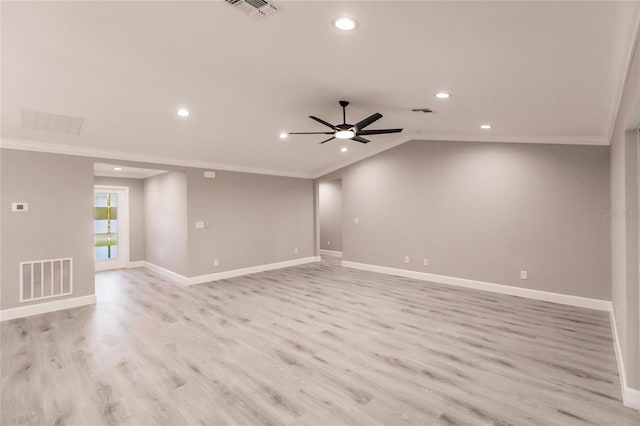 empty room with crown molding, lofted ceiling, ceiling fan, and light hardwood / wood-style flooring