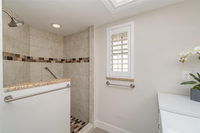 bathroom featuring a tile shower