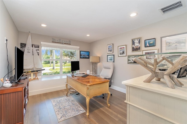 office space with light hardwood / wood-style flooring