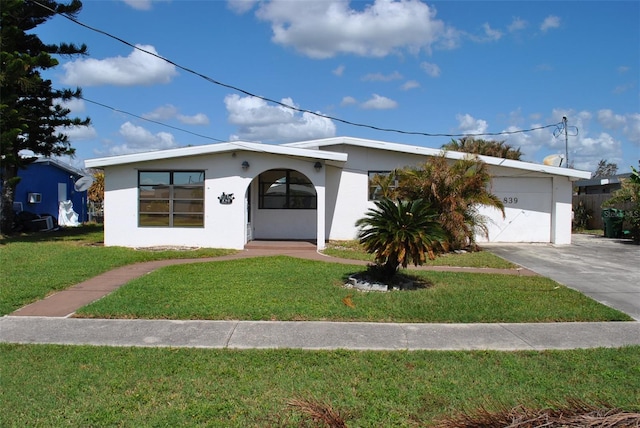 view of front of house featuring a front yard and a garage