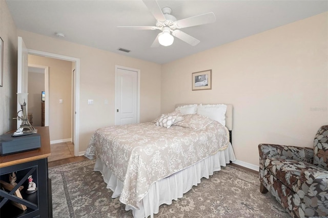 bedroom with ceiling fan