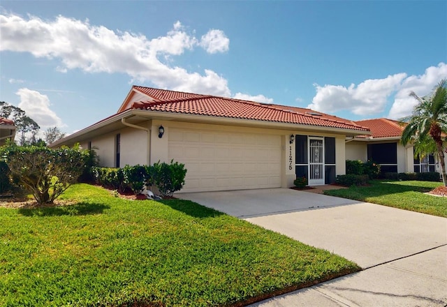 view of front of property featuring a front yard and a garage