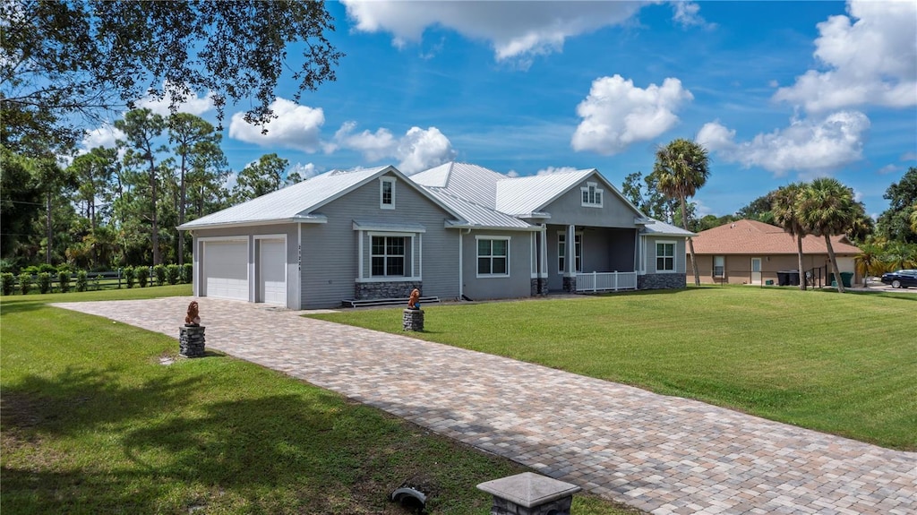 view of front of home featuring a front yard and a garage