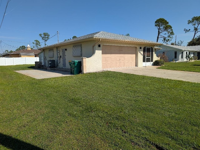 view of front of home featuring a front yard and a garage