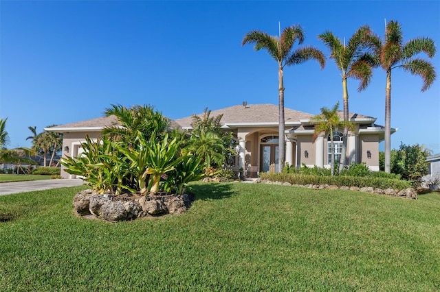 view of front facade with a front lawn