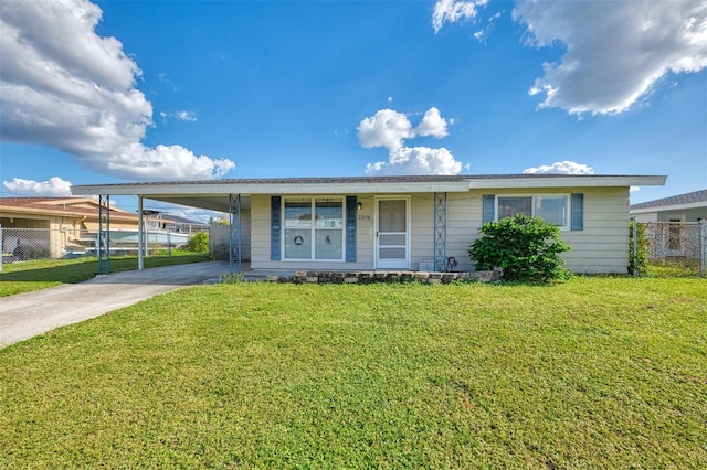 view of front of property featuring a carport, a porch, and a front lawn