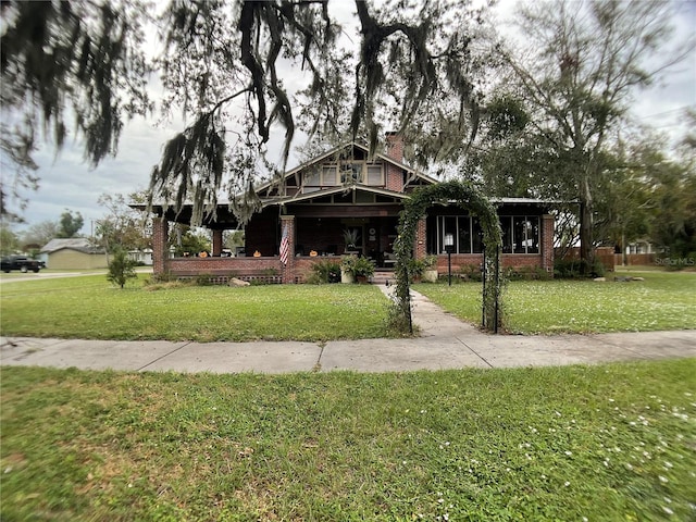 view of front facade with a front lawn